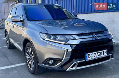 Внедорожник / Кроссовер Mitsubishi Outlander 2019 в Львове