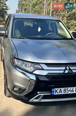 Внедорожник / Кроссовер Mitsubishi Outlander 2019 в Киеве