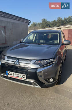 Позашляховик / Кросовер Mitsubishi Outlander 2021 в Києві