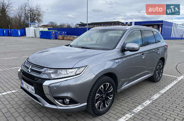 Внедорожник / Кроссовер Mitsubishi Outlander 2016 в Коломые