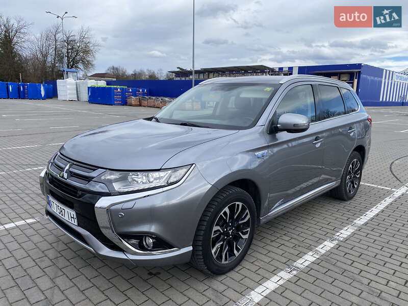 Позашляховик / Кросовер Mitsubishi Outlander 2016 в Коломиї