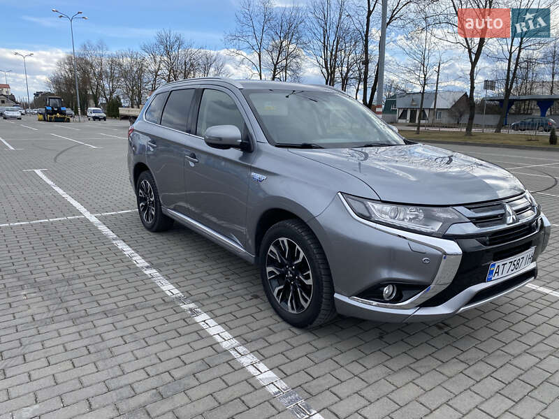 Позашляховик / Кросовер Mitsubishi Outlander 2016 в Коломиї