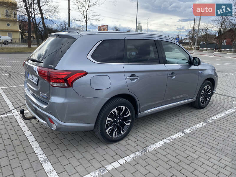 Позашляховик / Кросовер Mitsubishi Outlander 2016 в Коломиї