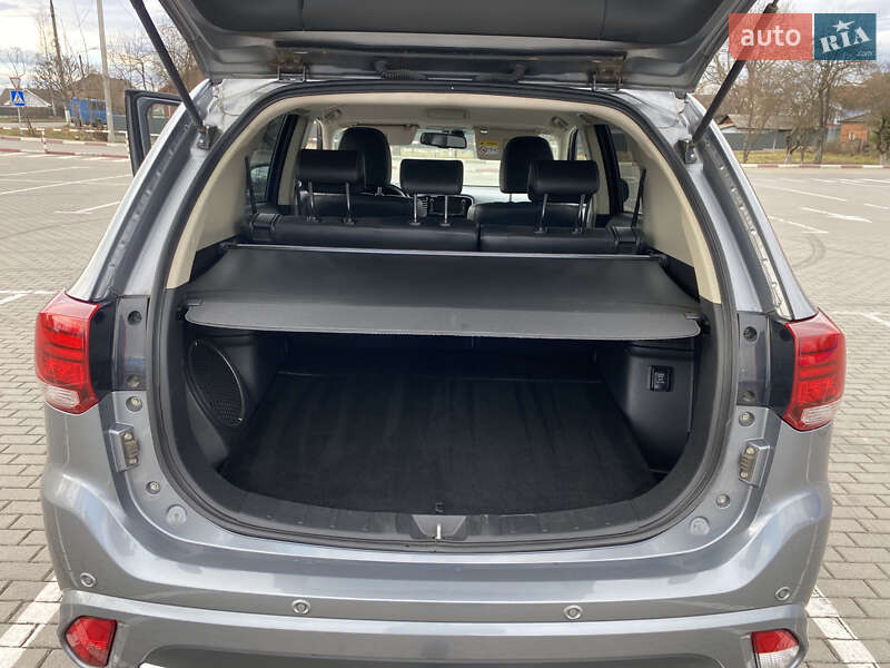 Позашляховик / Кросовер Mitsubishi Outlander 2016 в Коломиї