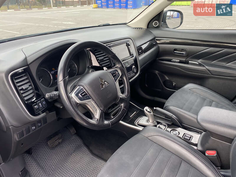 Позашляховик / Кросовер Mitsubishi Outlander 2016 в Коломиї