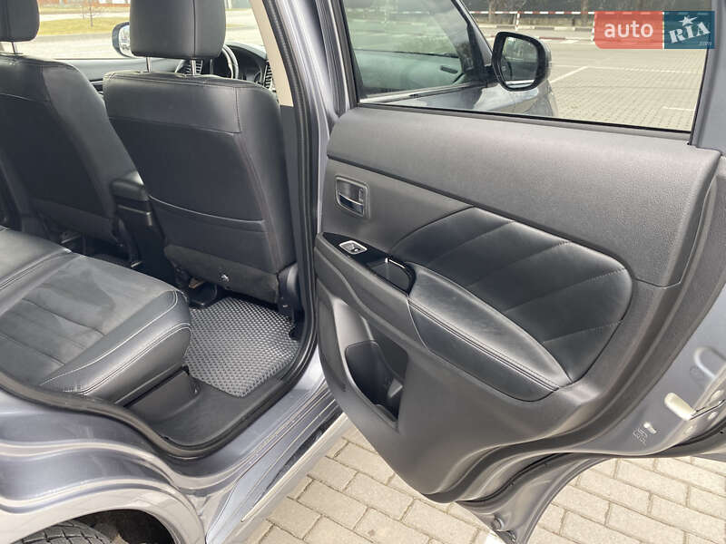 Позашляховик / Кросовер Mitsubishi Outlander 2016 в Коломиї