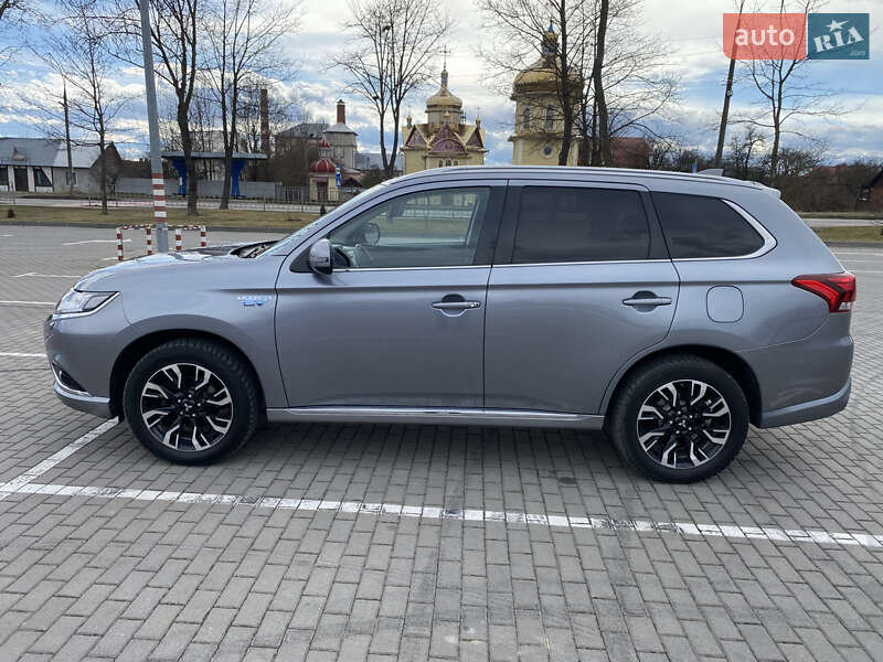 Позашляховик / Кросовер Mitsubishi Outlander 2016 в Коломиї