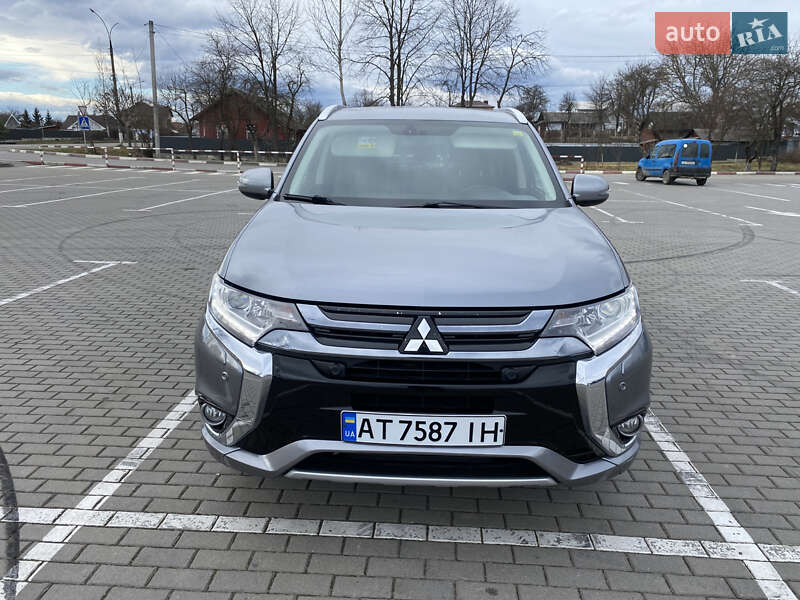 Позашляховик / Кросовер Mitsubishi Outlander 2016 в Коломиї