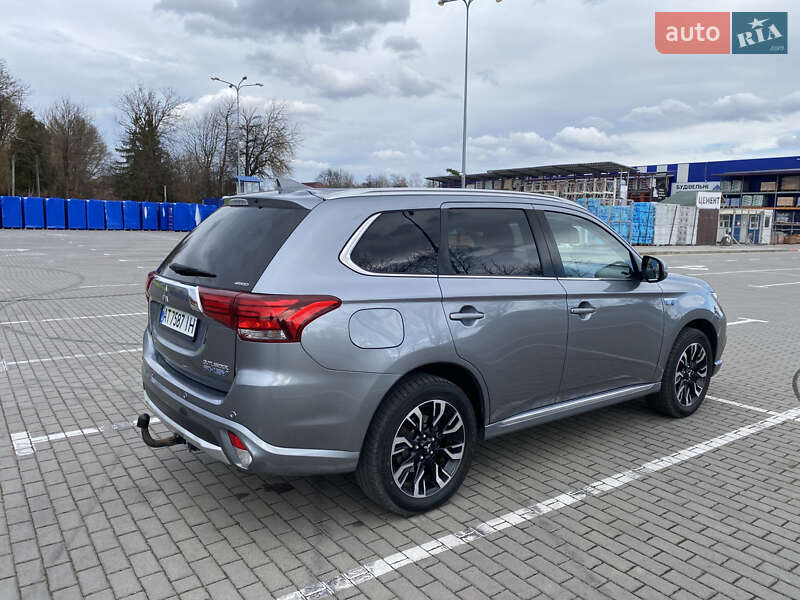 Позашляховик / Кросовер Mitsubishi Outlander 2016 в Коломиї