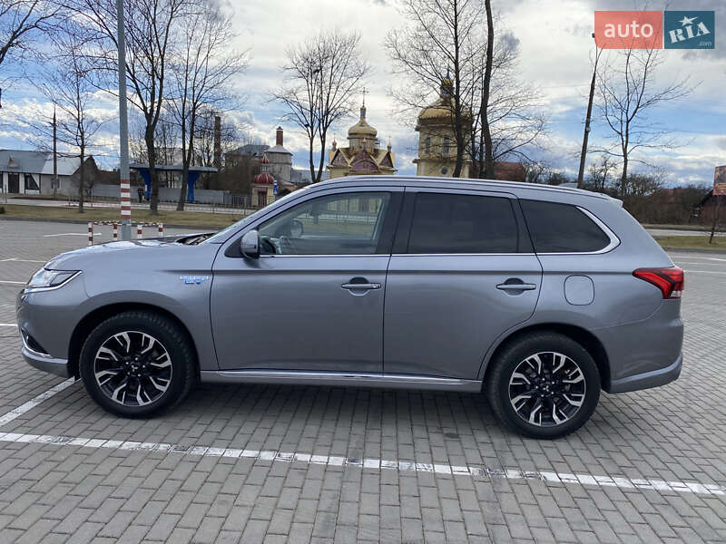 Позашляховик / Кросовер Mitsubishi Outlander 2016 в Коломиї