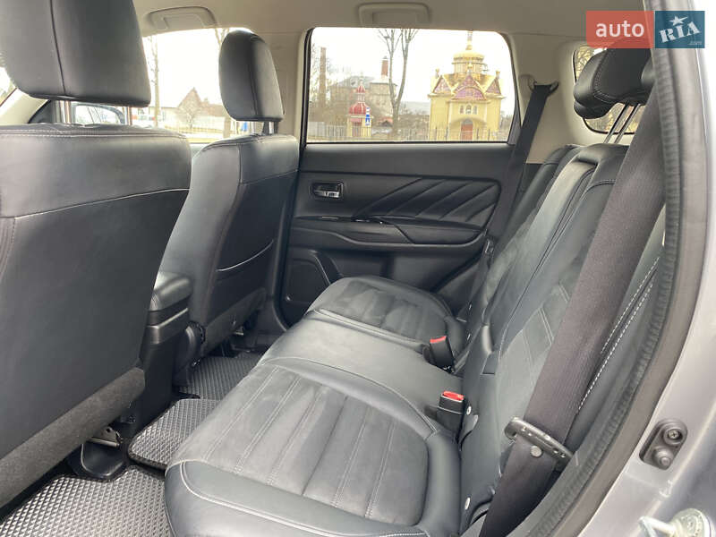 Позашляховик / Кросовер Mitsubishi Outlander 2016 в Коломиї
