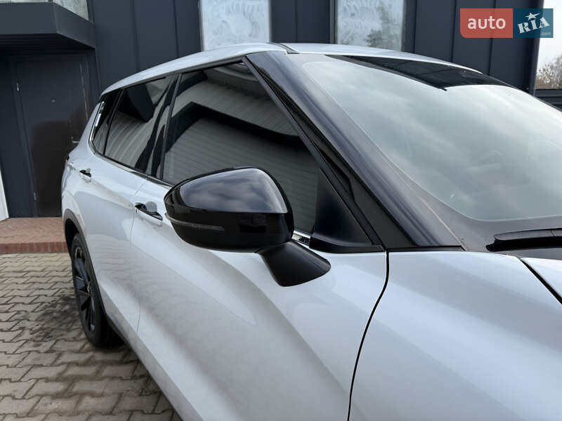 Позашляховик / Кросовер Mitsubishi Outlander 2022 в Києві