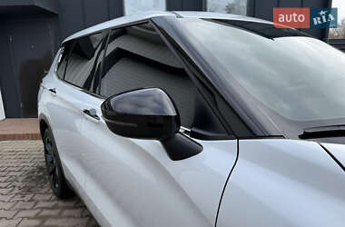 Внедорожник / Кроссовер Mitsubishi Outlander 2022 в 