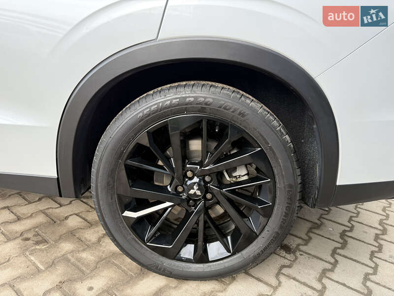 Позашляховик / Кросовер Mitsubishi Outlander 2022 в Києві