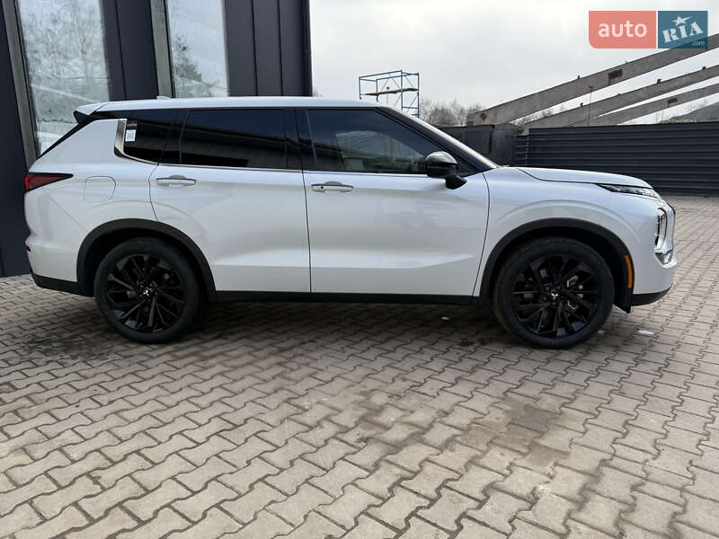 Позашляховик / Кросовер Mitsubishi Outlander 2022 в Києві