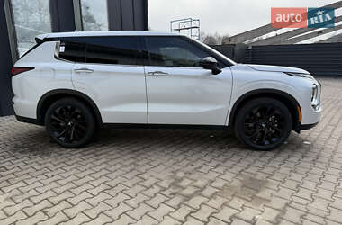 Внедорожник / Кроссовер Mitsubishi Outlander 2022 в 