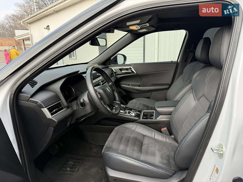 Позашляховик / Кросовер Mitsubishi Outlander 2022 в Києві