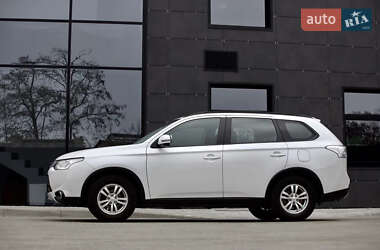 Внедорожник / Кроссовер Mitsubishi Outlander 2014 в 
