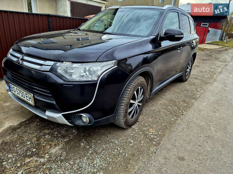 Внедорожник / Кроссовер Mitsubishi Outlander 2014 в 