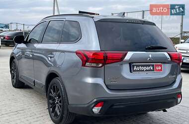 Позашляховик / Кросовер Mitsubishi Outlander 2019 в 