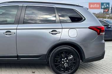 Позашляховик / Кросовер Mitsubishi Outlander 2019 в 