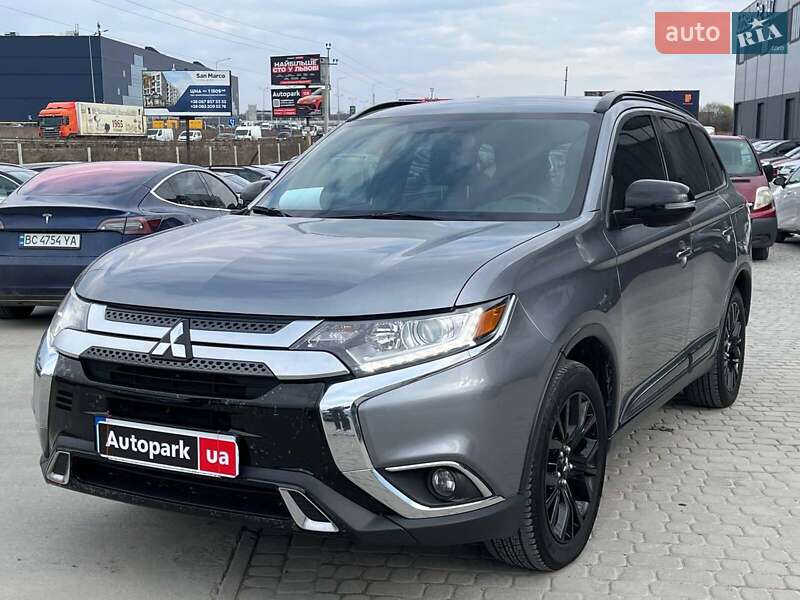 Позашляховик / Кросовер Mitsubishi Outlander 2019 в 