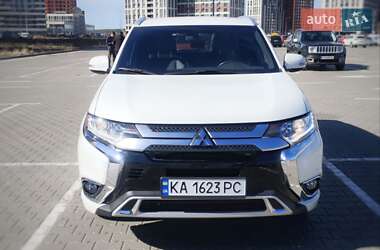 Позашляховик / Кросовер Mitsubishi Outlander 2019 в Києві