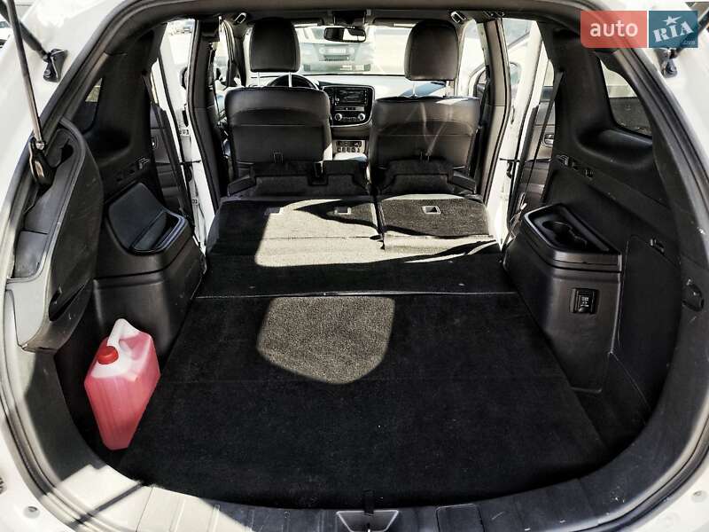 Позашляховик / Кросовер Mitsubishi Outlander 2019 в Києві