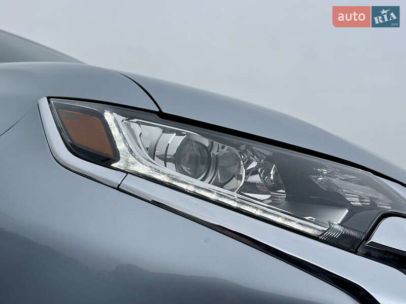Внедорожник / Кроссовер Mitsubishi Outlander 2017 в Черновцах