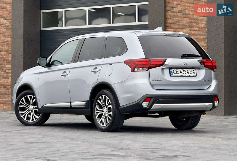 Внедорожник / Кроссовер Mitsubishi Outlander 2017 в Черновцах