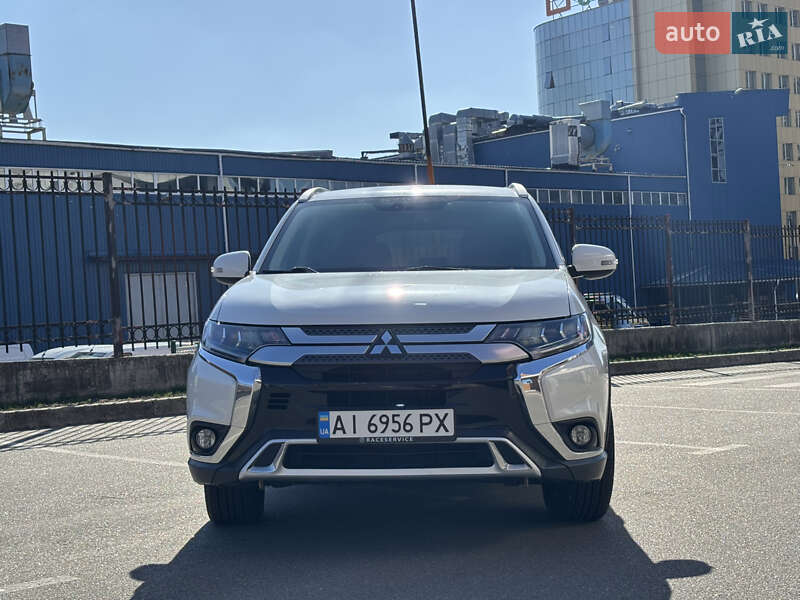Внедорожник / Кроссовер Mitsubishi Outlander 2018 в Киеве фото 4 Внедорожник / Кроссовер Mitsubishi Outlander 2018 в Киеве