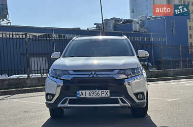 Внедорожник / Кроссовер Mitsubishi Outlander 2018 в 