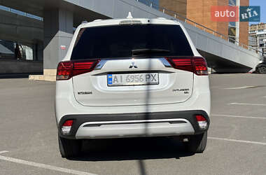 Внедорожник / Кроссовер Mitsubishi Outlander 2018 в 