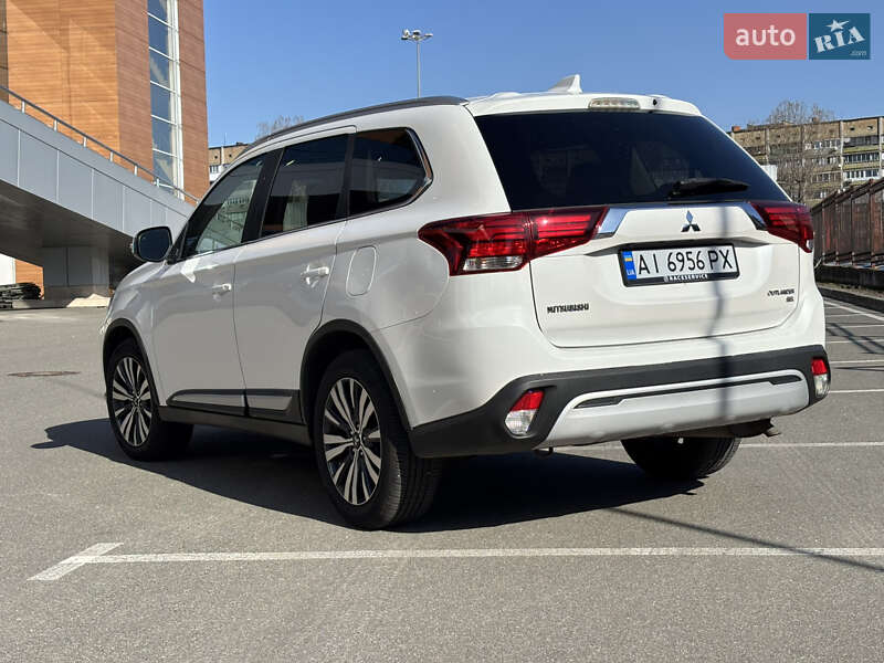 Внедорожник / Кроссовер Mitsubishi Outlander 2018 в Киеве фото 7 Внедорожник / Кроссовер Mitsubishi Outlander 2018 в Киеве