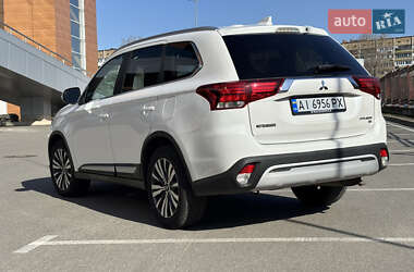 Внедорожник / Кроссовер Mitsubishi Outlander 2018 в 