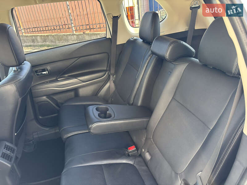 Внедорожник / Кроссовер Mitsubishi Outlander 2018 в Киеве фото 22 Внедорожник / Кроссовер Mitsubishi Outlander 2018 в Киеве