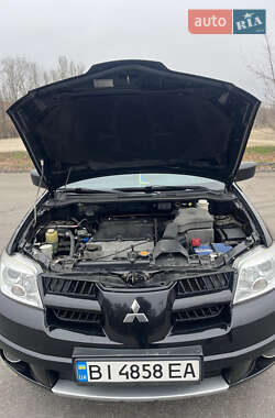Внедорожник / Кроссовер Mitsubishi Outlander 2008 в 