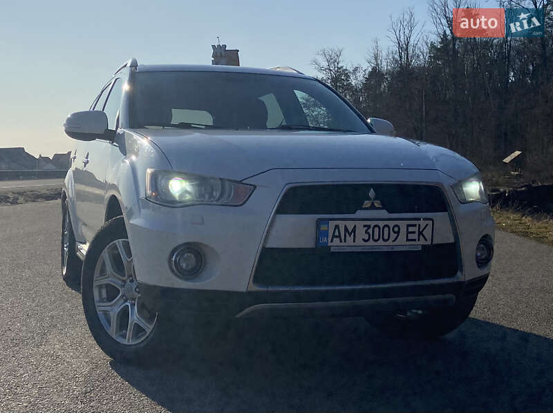 Позашляховик / Кросовер Mitsubishi Outlander 2010 в Житомирі
