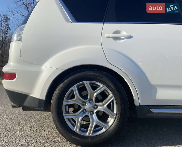 Позашляховик / Кросовер Mitsubishi Outlander 2010 в Житомирі