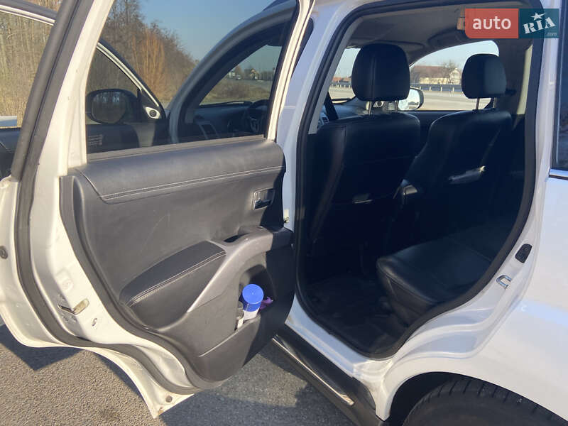 Позашляховик / Кросовер Mitsubishi Outlander 2010 в Житомирі