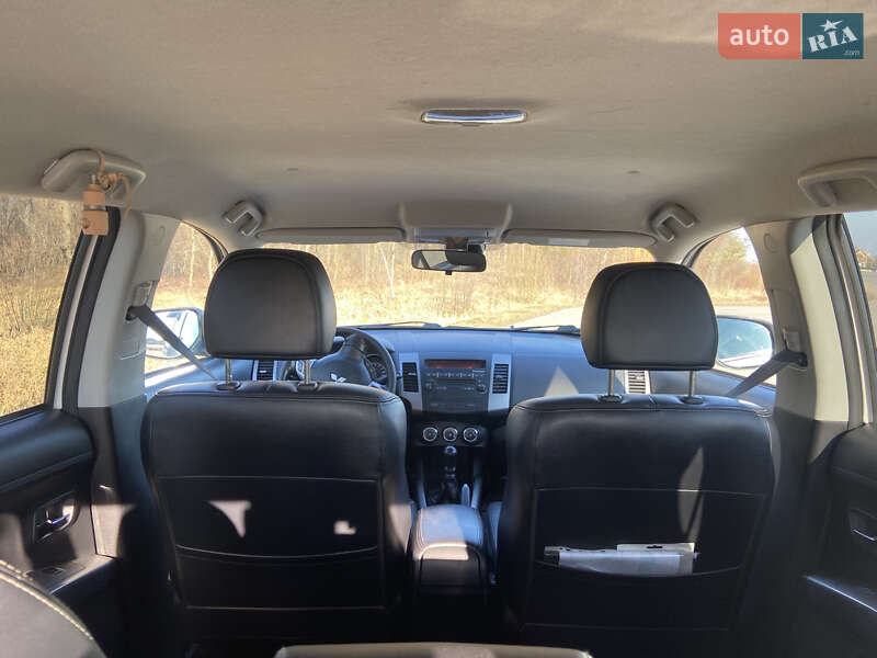 Позашляховик / Кросовер Mitsubishi Outlander 2010 в Житомирі