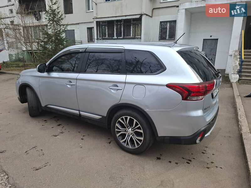 Внедорожник / Кроссовер Mitsubishi Outlander 2015 в Одессе фото 7 Внедорожник / Кроссовер Mitsubishi Outlander 2015 в Одессе