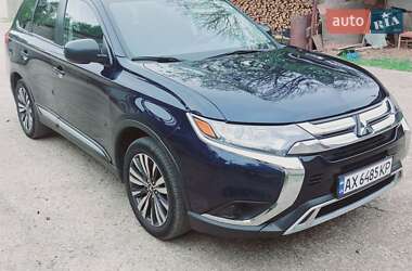 Внедорожник / Кроссовер Mitsubishi Outlander 2020 в 
