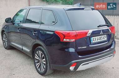 Внедорожник / Кроссовер Mitsubishi Outlander 2020 в 