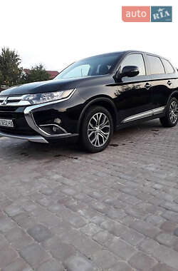 Внедорожник / Кроссовер Mitsubishi Outlander 2018 в 