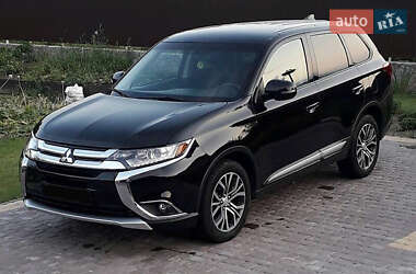 Внедорожник / Кроссовер Mitsubishi Outlander 2018 в 