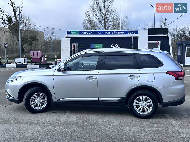 Внедорожник / Кроссовер Mitsubishi Outlander 2018 в Киеве