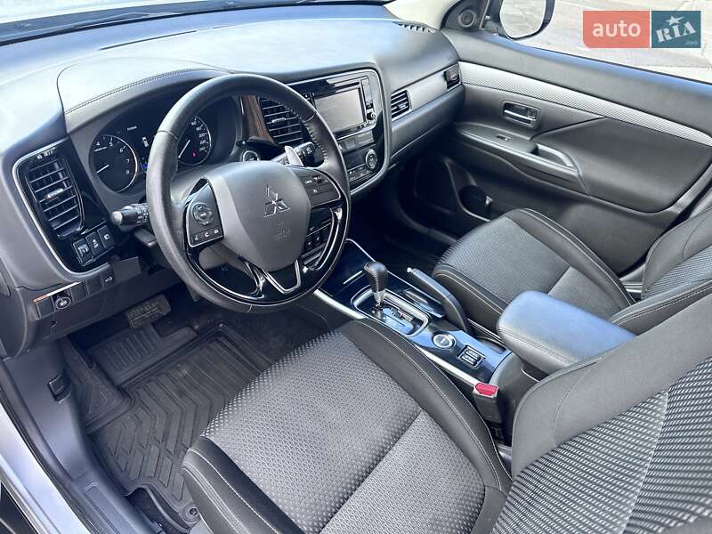 Внедорожник / Кроссовер Mitsubishi Outlander 2018 в Киеве