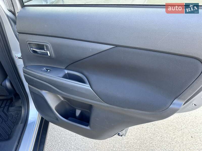 Внедорожник / Кроссовер Mitsubishi Outlander 2018 в Киеве