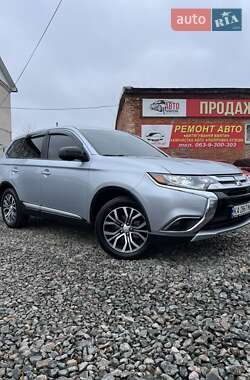 Позашляховик / Кросовер Mitsubishi Outlander 2016 в 